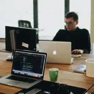 La automatización de procesos es valiosa porque eficienta tiempos y cumplen con la normativa vigente a la que deben apegarse las empresas.