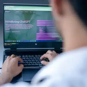 El área de Recursos Humanos puede beneficiarse con el potencial de la inteligencia artificial. Conoce cómo usar ChatGPT en este departamento.