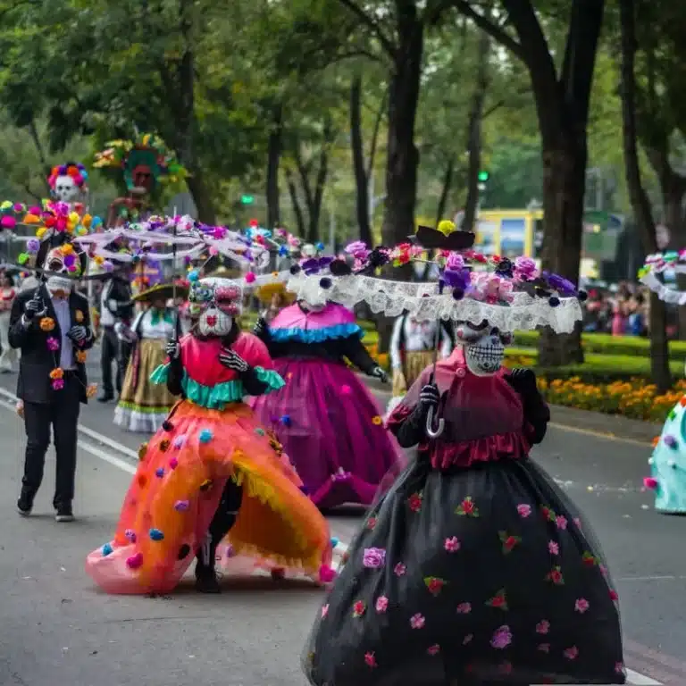 Conoce los detalles de las nuevas propuestas de días feriados a la Ley Federal del Trabajo que promueven el bienestar de los empleados.