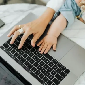 Descubre las estrategias para la conciliación familiar y laboral, mejorando la satisfacción de tu equipo y productividad de tu empresa.