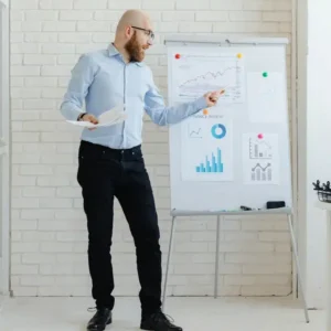 Aprende cómo la renuncia voluntaria de los empleados puede anticiparse y gestionarse con ayuda del análisis de datos.